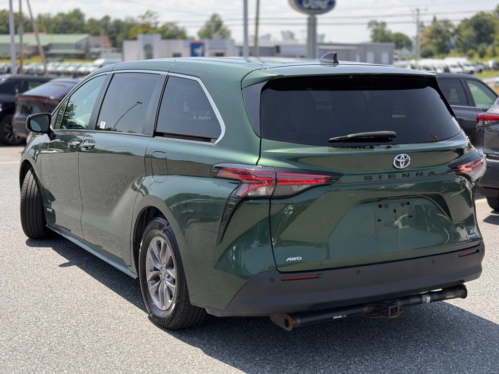 Used 2021 Toyota Sienna XLE AWD/4WD image 3
