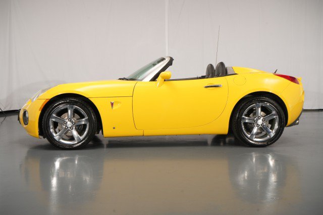 Used 2007 Pontiac Solstice GXP w/ Premium Package RWD image 2