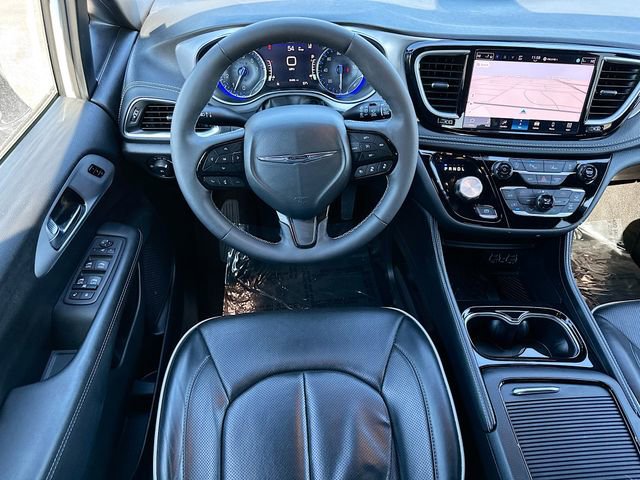 Used 2025 Chrysler Pacifica Limited image 21