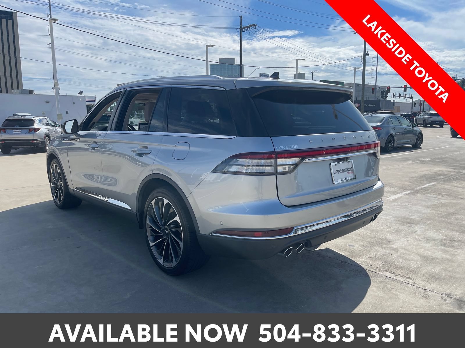 Used 2023 Lincoln Aviator Reserve w/ Equipment Group 201A RWD image 3