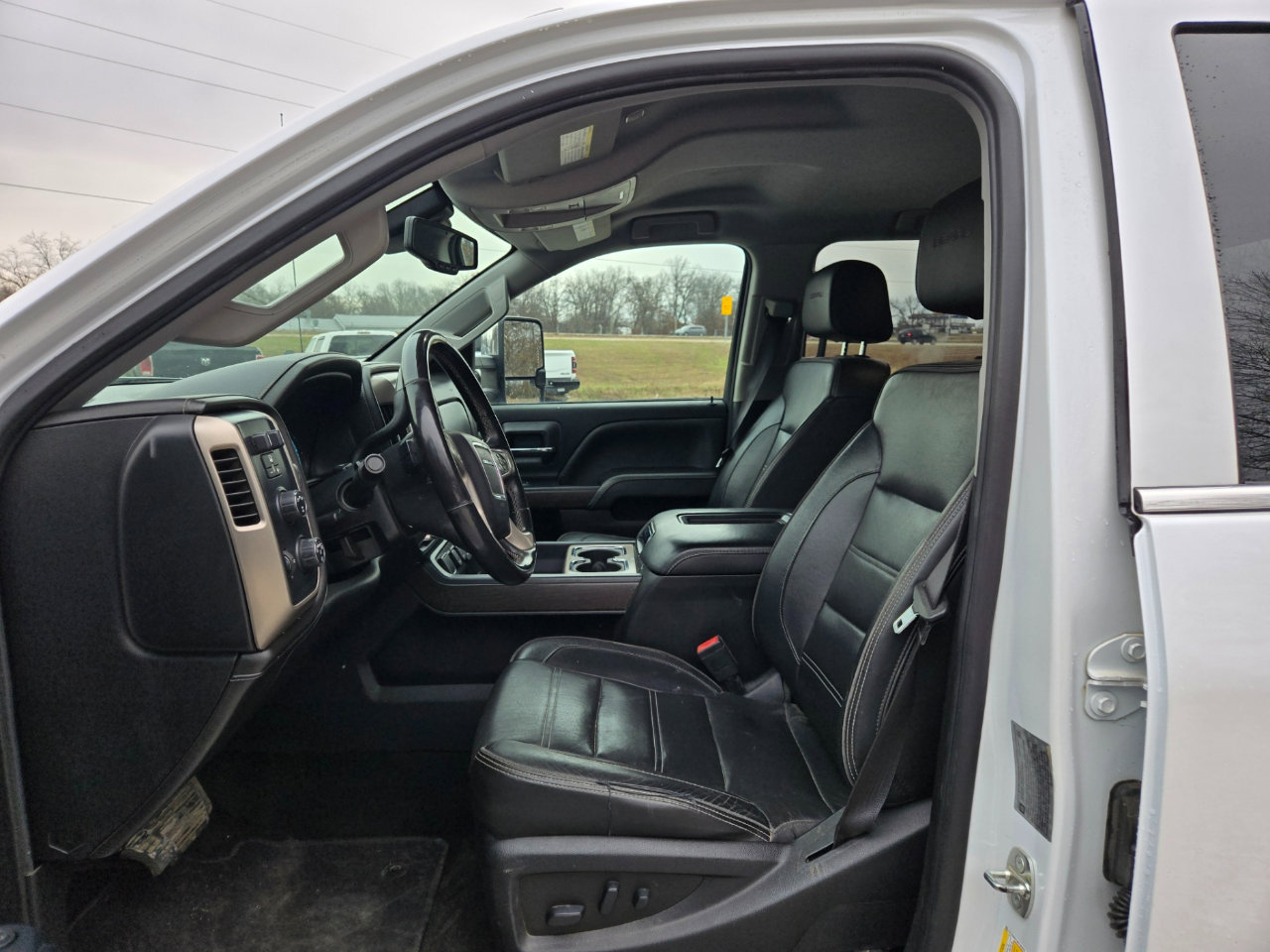 Used 2019 GMC Sierra 3500 Denali w/ Duramax Plus Package image 9