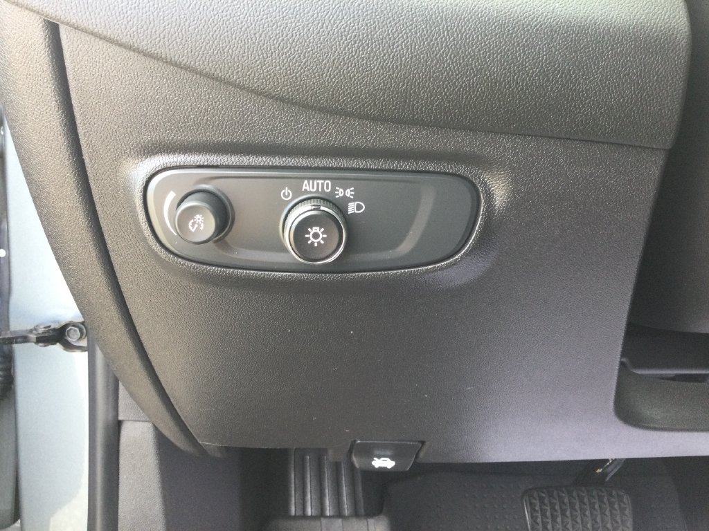 Used 2024 Chevrolet Equinox LT w/ LPO, Floor Liner Package FWD image 16