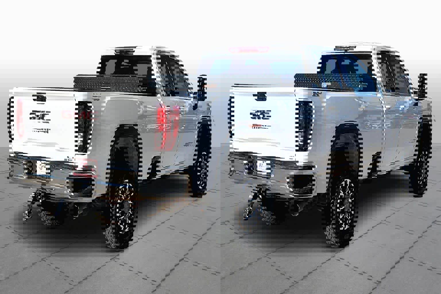 Used 2025 GMC Sierra 2500 SLE image 13