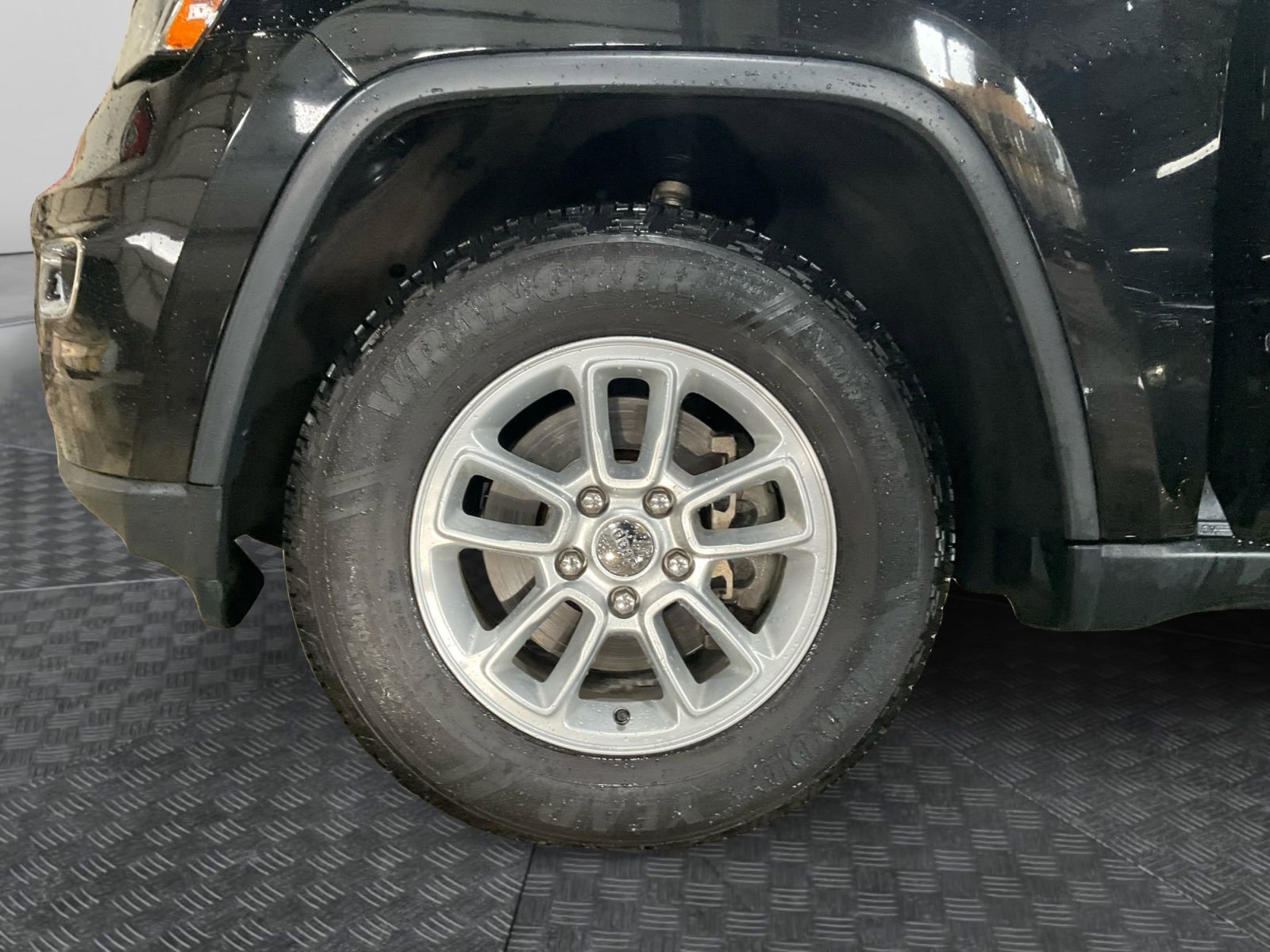 Used 2019 Jeep Grand Cherokee Laredo image 14