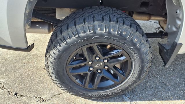 Used 2021 Chevrolet Silverado 1500 Custom Trail Boss w/ LPO, Dark Essentials Package AWD/4WD image 8