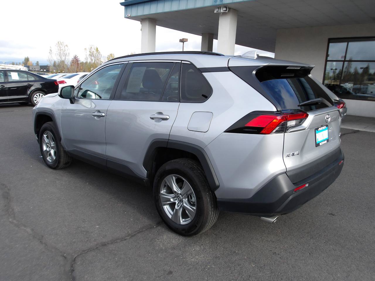 Used 2023 Toyota RAV4 XLE FWD image 3