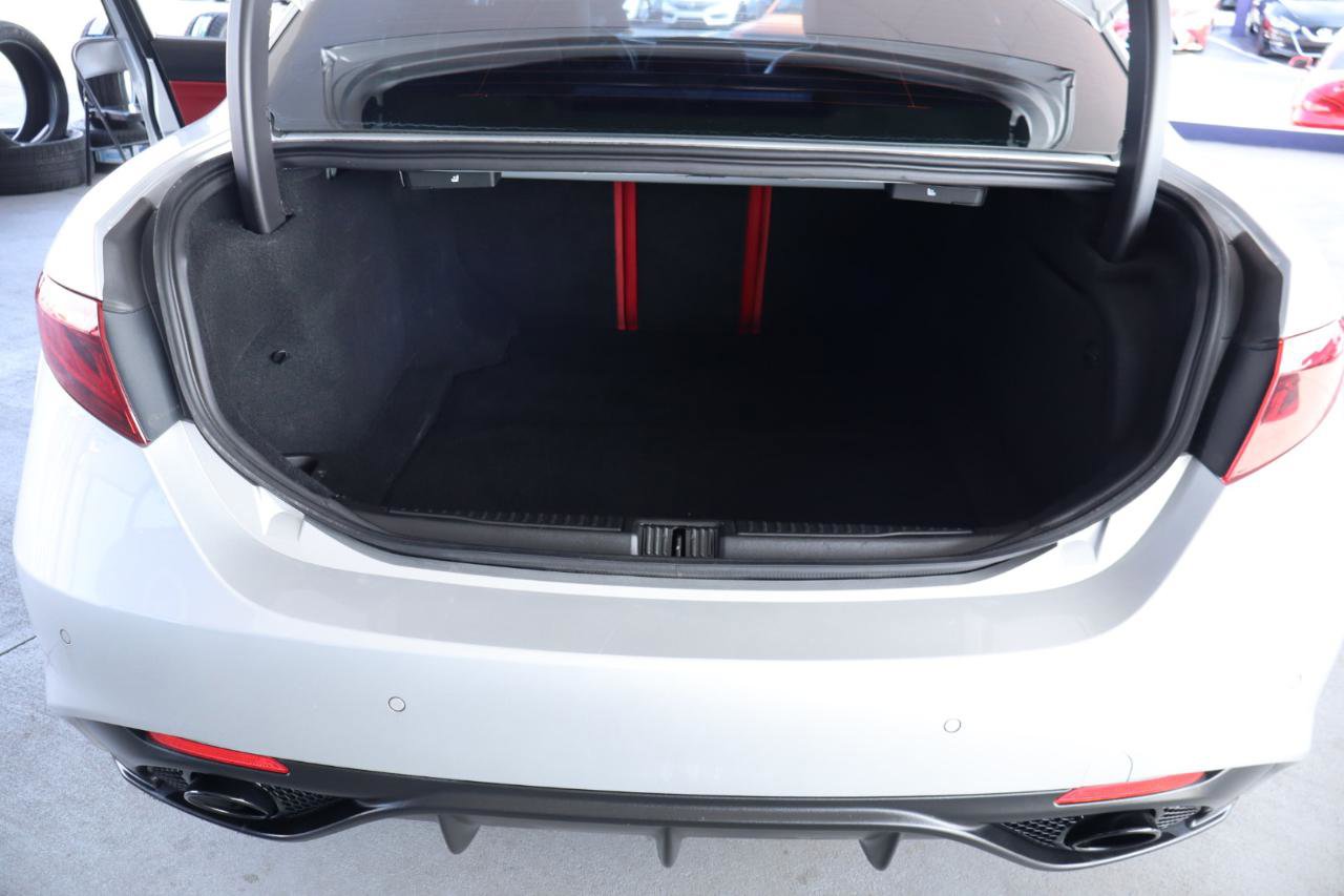 Used 2019 Alfa Romeo Giulia RWD image 31