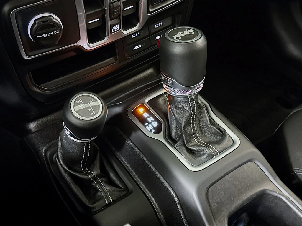 Used 2018 Jeep Wrangler Unlimited Sahara AWD/4WD image 19