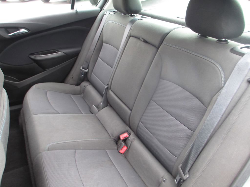 Used 2018 Chevrolet Cruze LT w/ Convenience Package FWD image 19