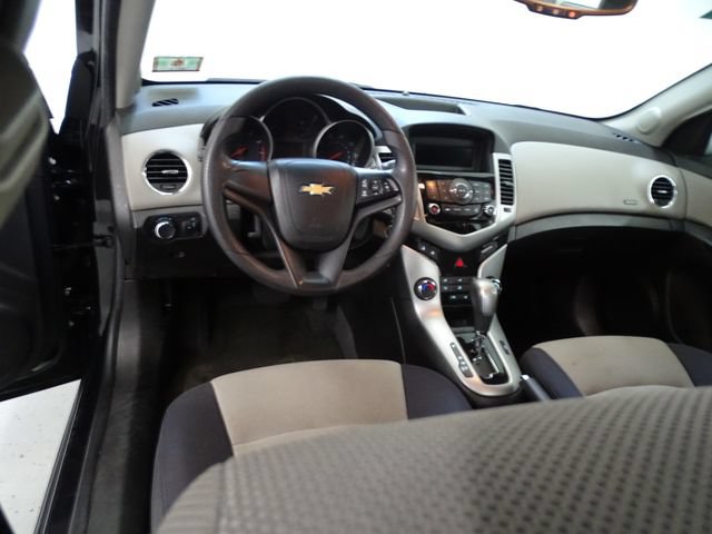 Used 2013 Chevrolet Cruze LS FWD image 4