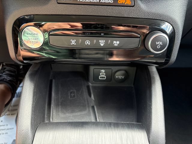 Used 2025 Ford Escape Platinum AWD/4WD image 16