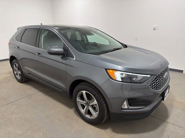 Used 2024 Ford Edge SEL w/ Convenience Package image 3