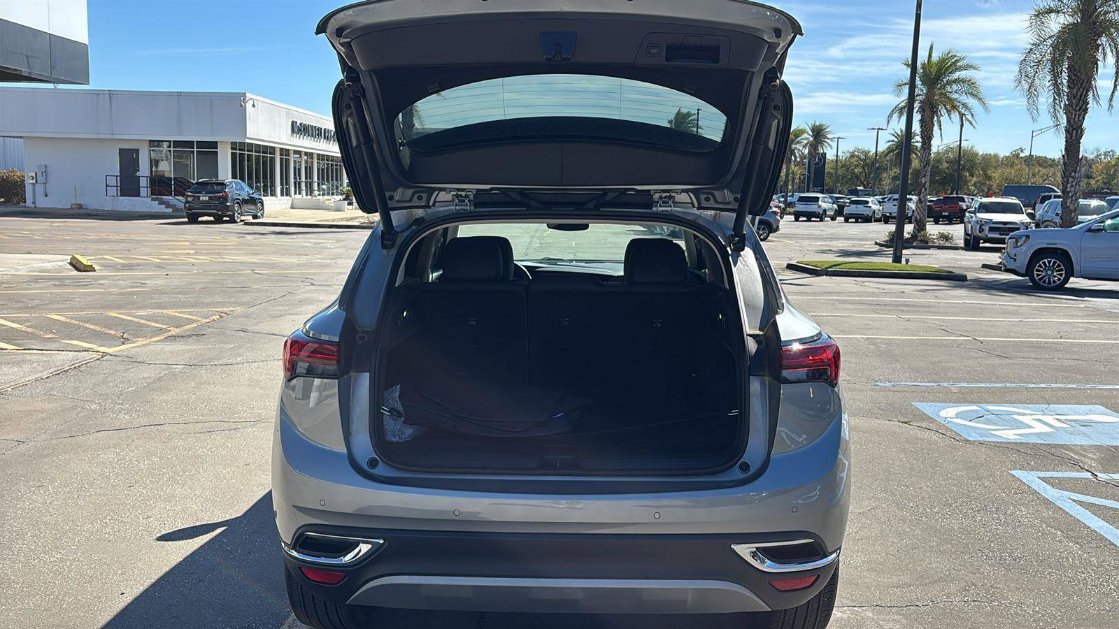 Certified 2023 Buick Envision Essence FWD image 17