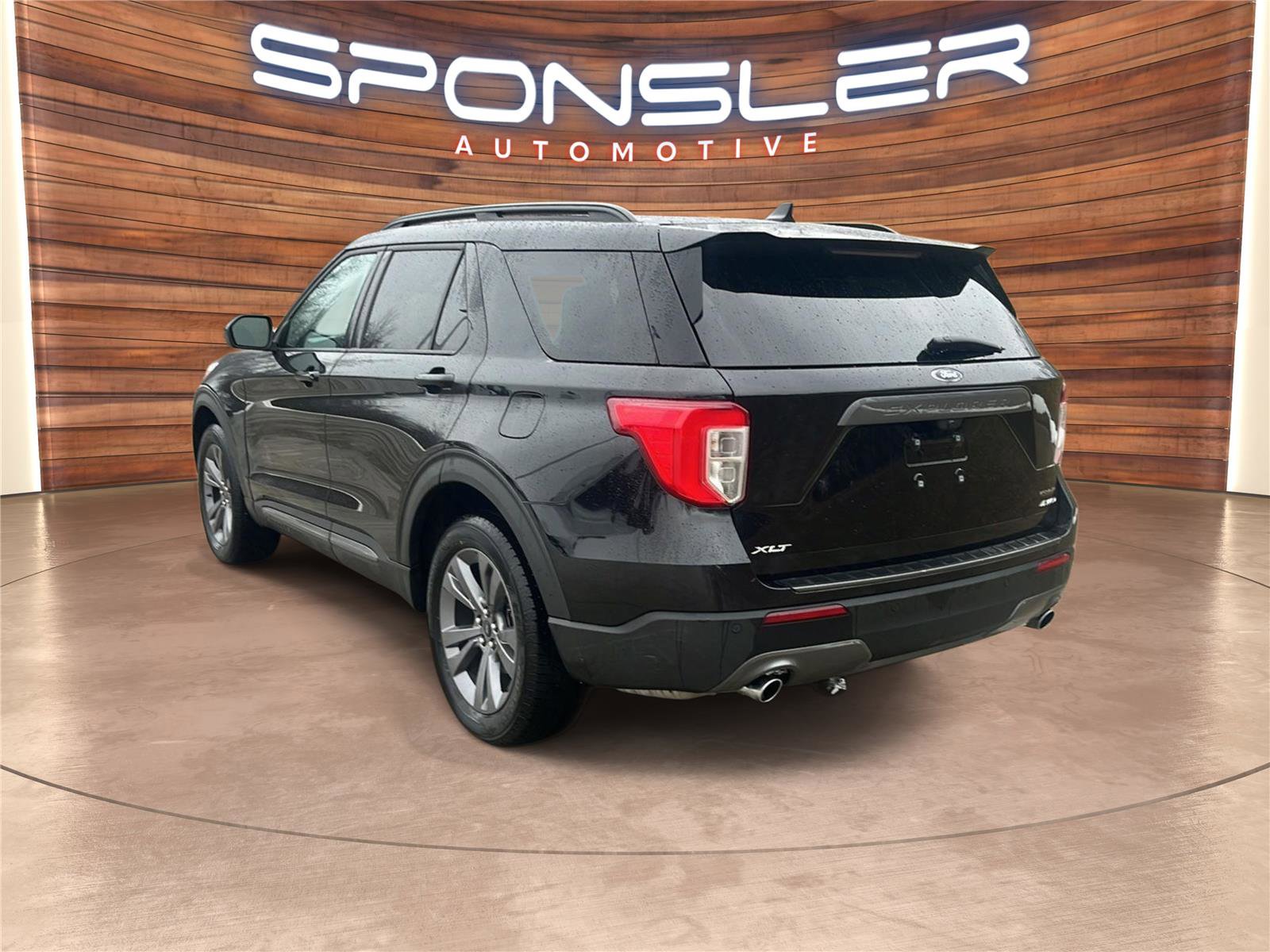 Used 2023 Ford Explorer XLT w/ Equipment Group 202A image 3