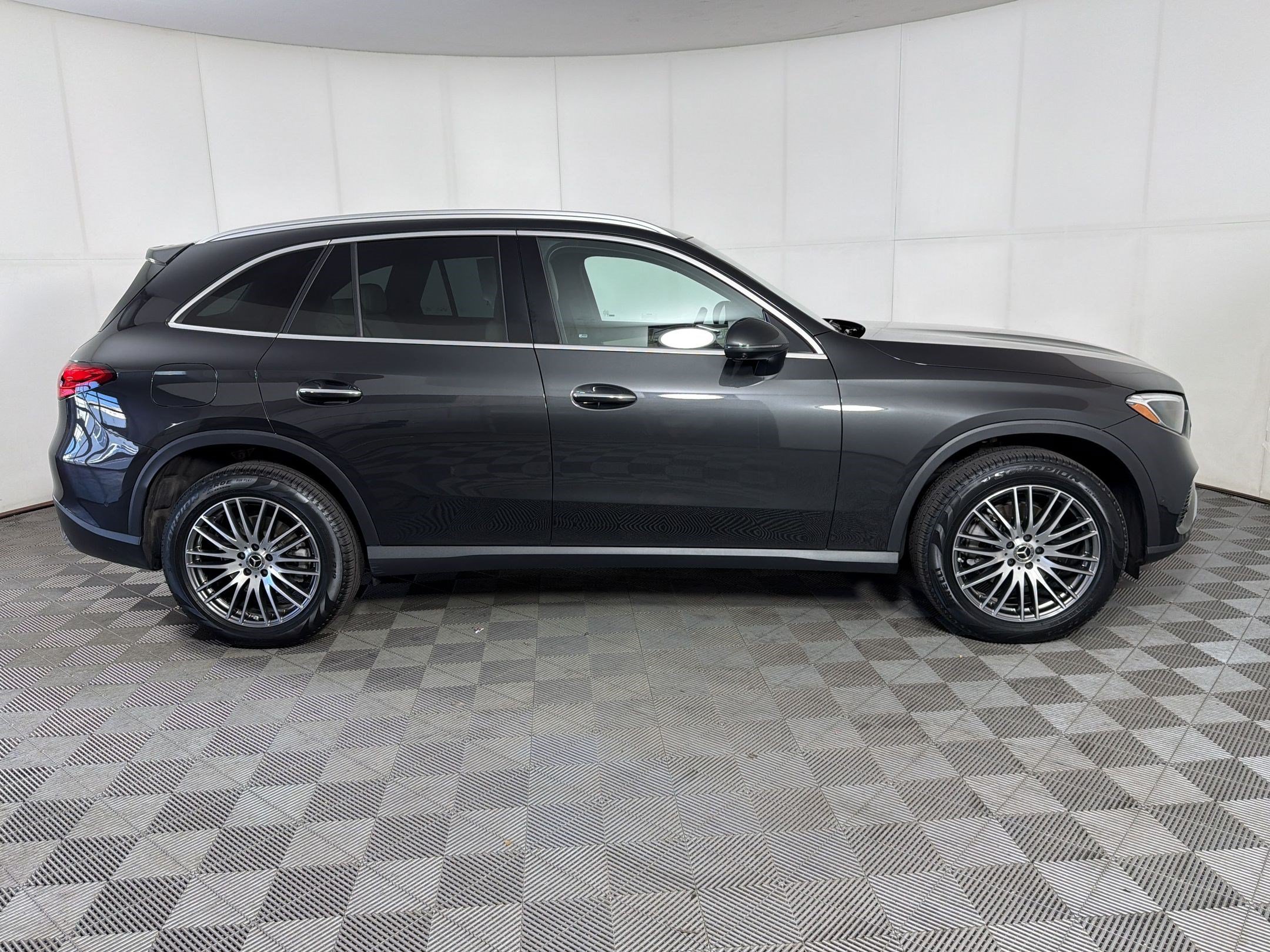Certified 2025 Mercedes-Benz GLC 300 4MATIC image 8