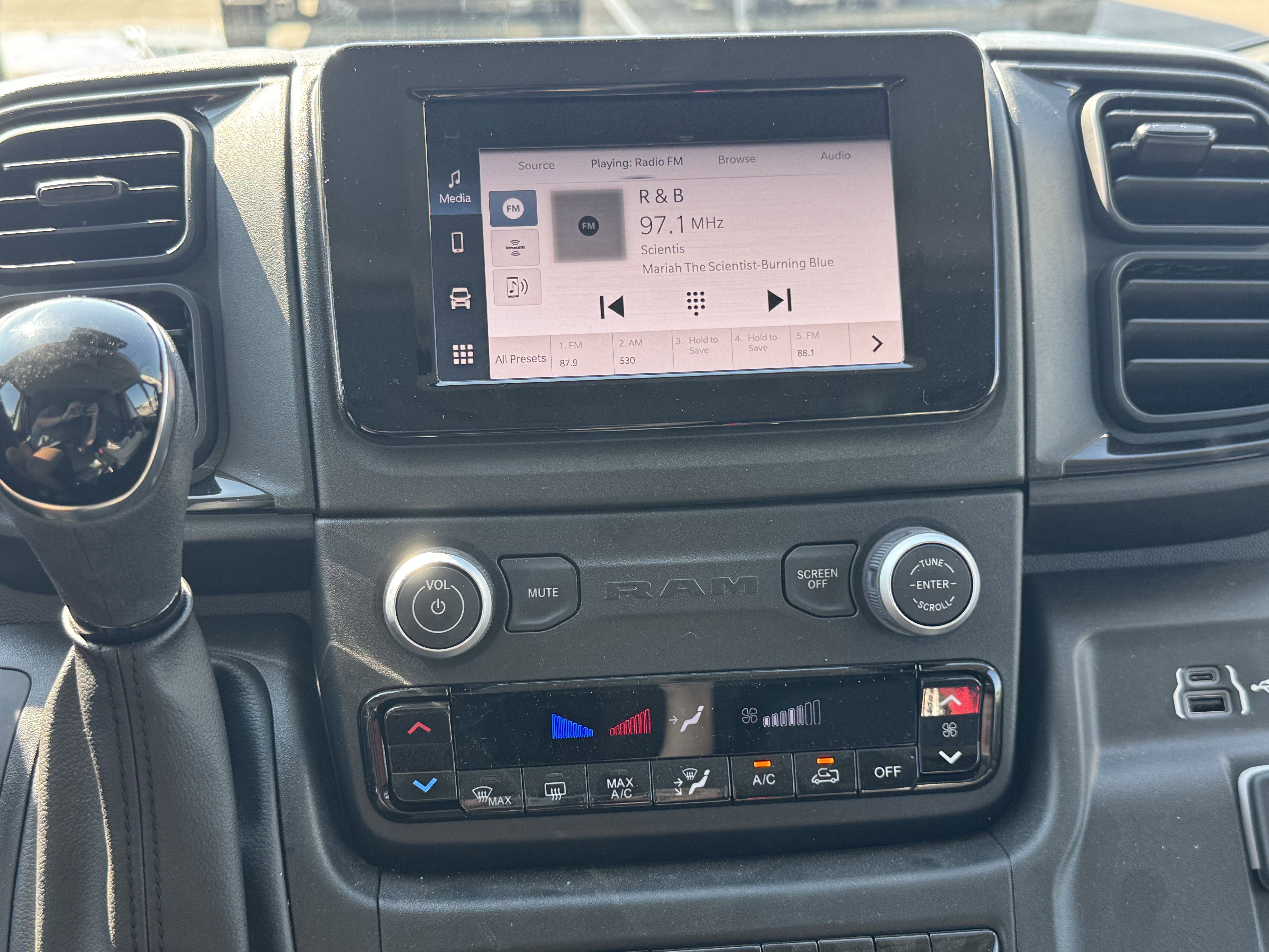 Used 2025 RAM ProMaster 2500 w/ Convenience Group image 11