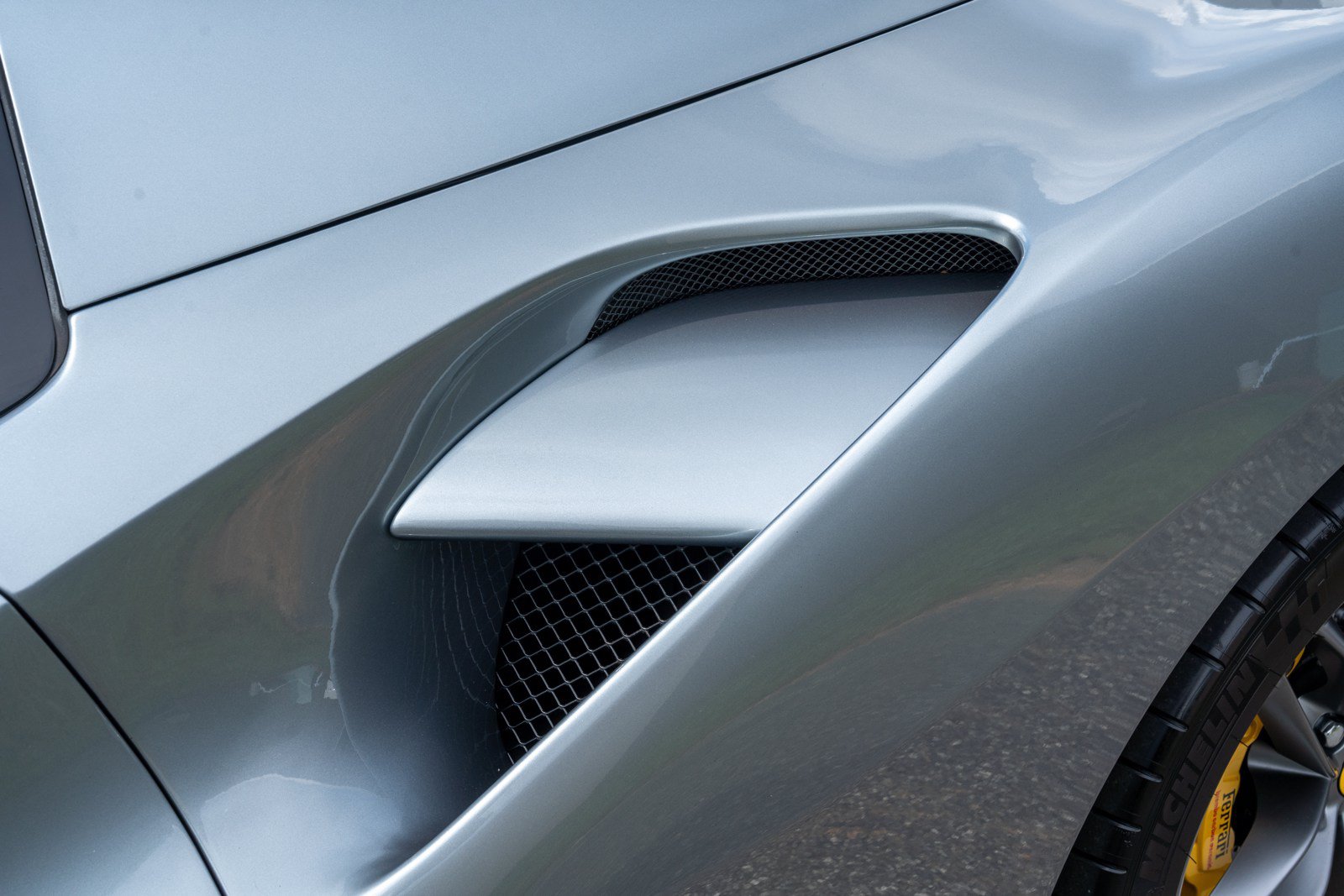 Used 2019 Ferrari 488 Spider RWD image 13
