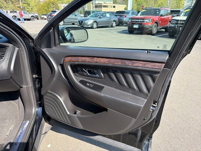Used 2018 Ford Taurus Limited FWD image 10