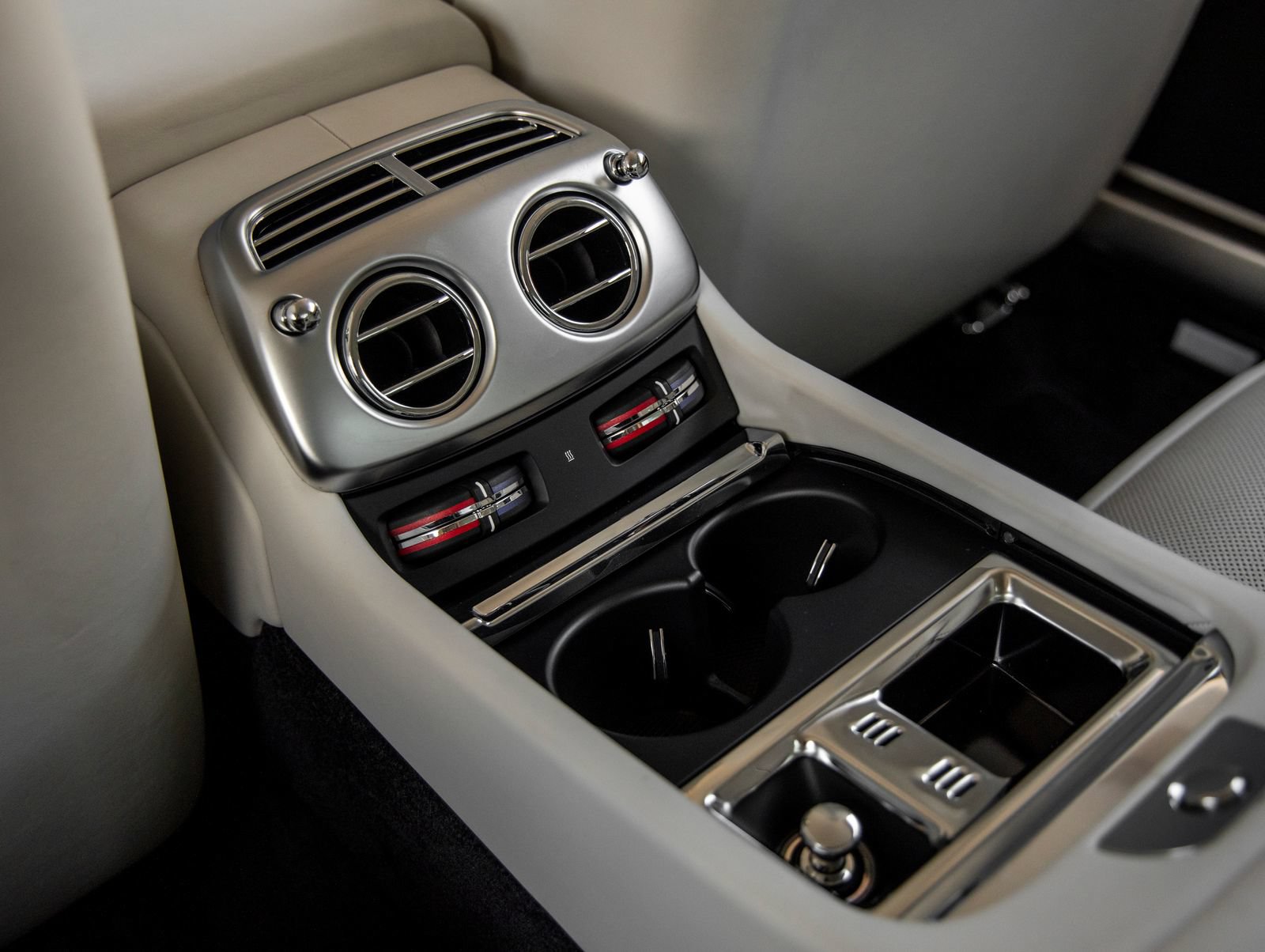 Used 2018 Rolls-Royce Wraith RWD image 39