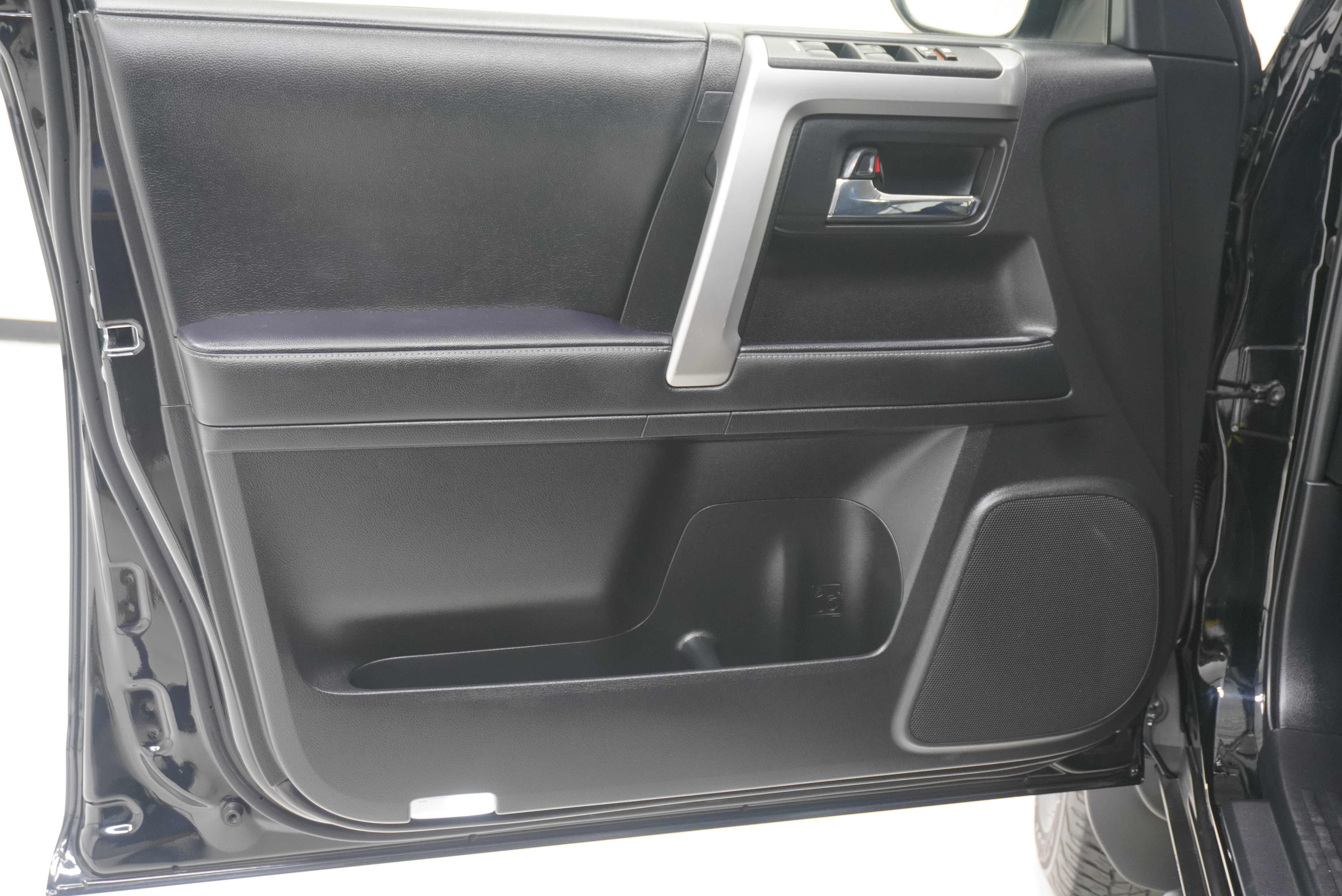 Used 2024 Toyota 4Runner SR5 AWD/4WD image 12
