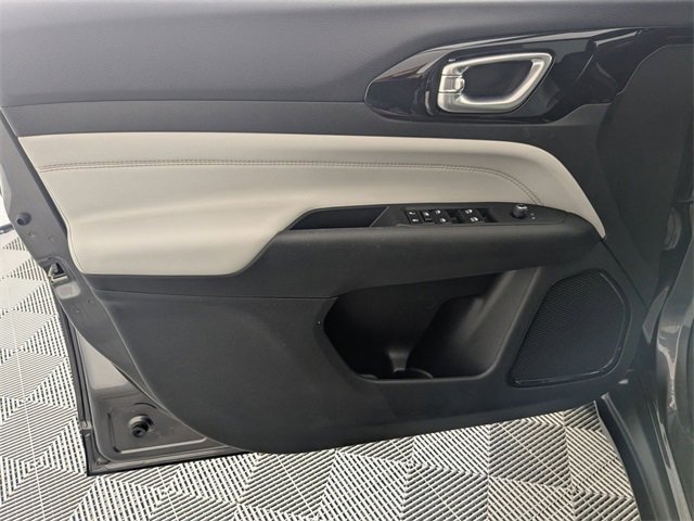 Used 2023 Jeep Compass Limited image 10