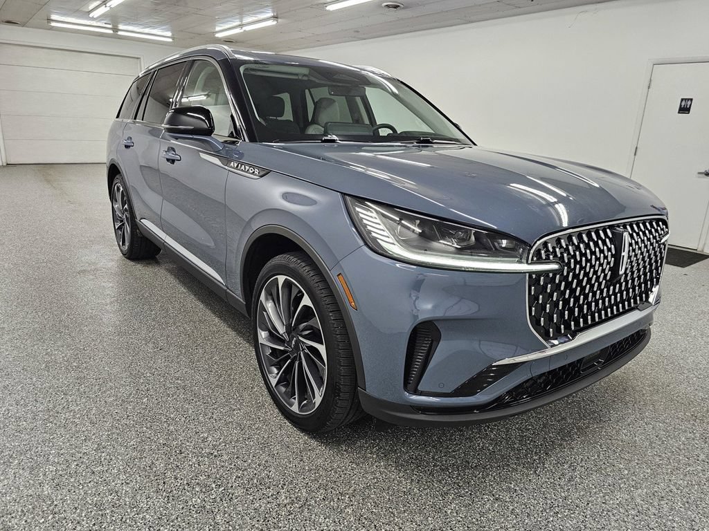 Used 2026 Lincoln Aviator Reserve AWD/4WD image 3