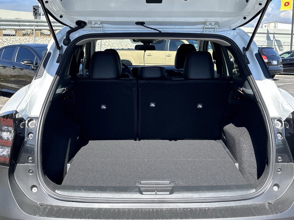 New 2026 Nissan Kicks SR image 12