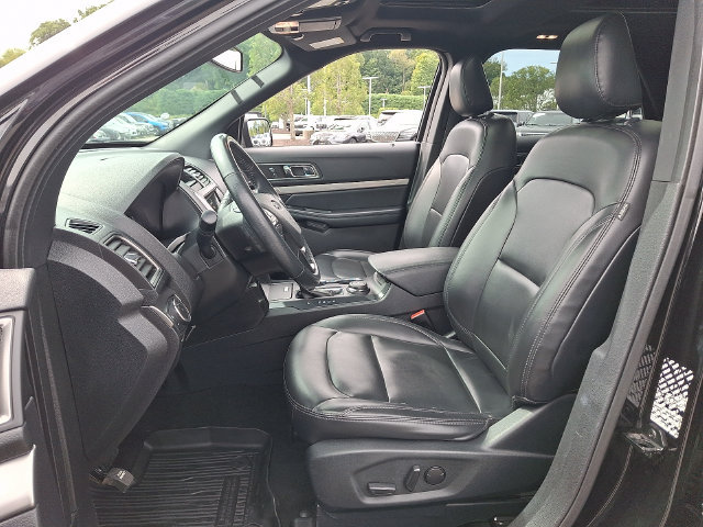 Used 2019 Ford Explorer XLT w/ Equipment Group 202A AWD/4WD image 2