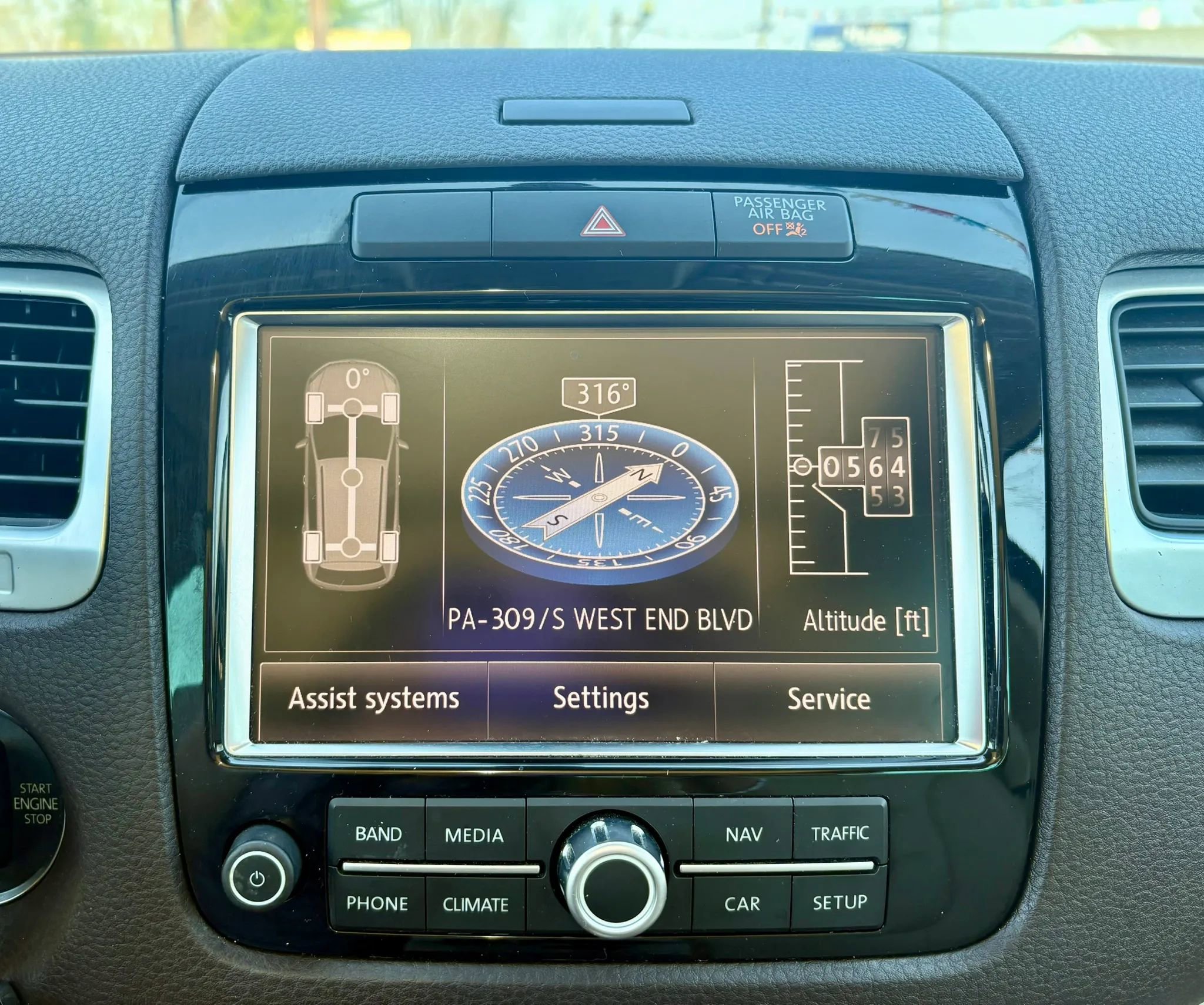 Used 2012 Volkswagen Touareg TDI image 33