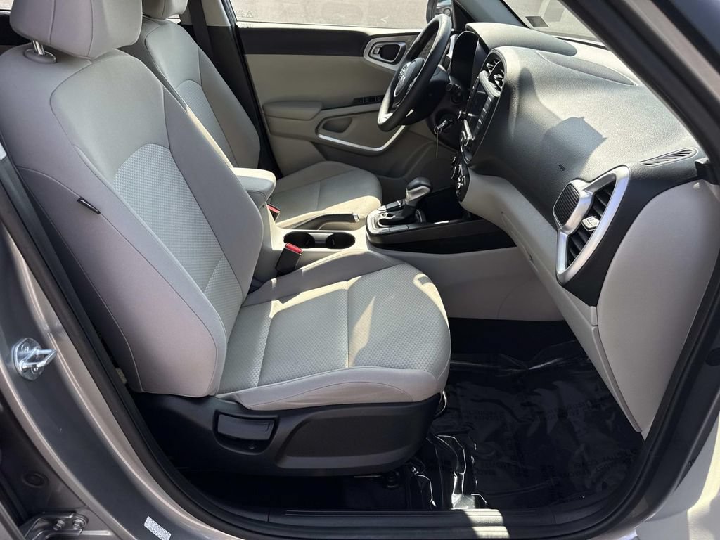 Used 2023 Kia Soul LX FWD image 19
