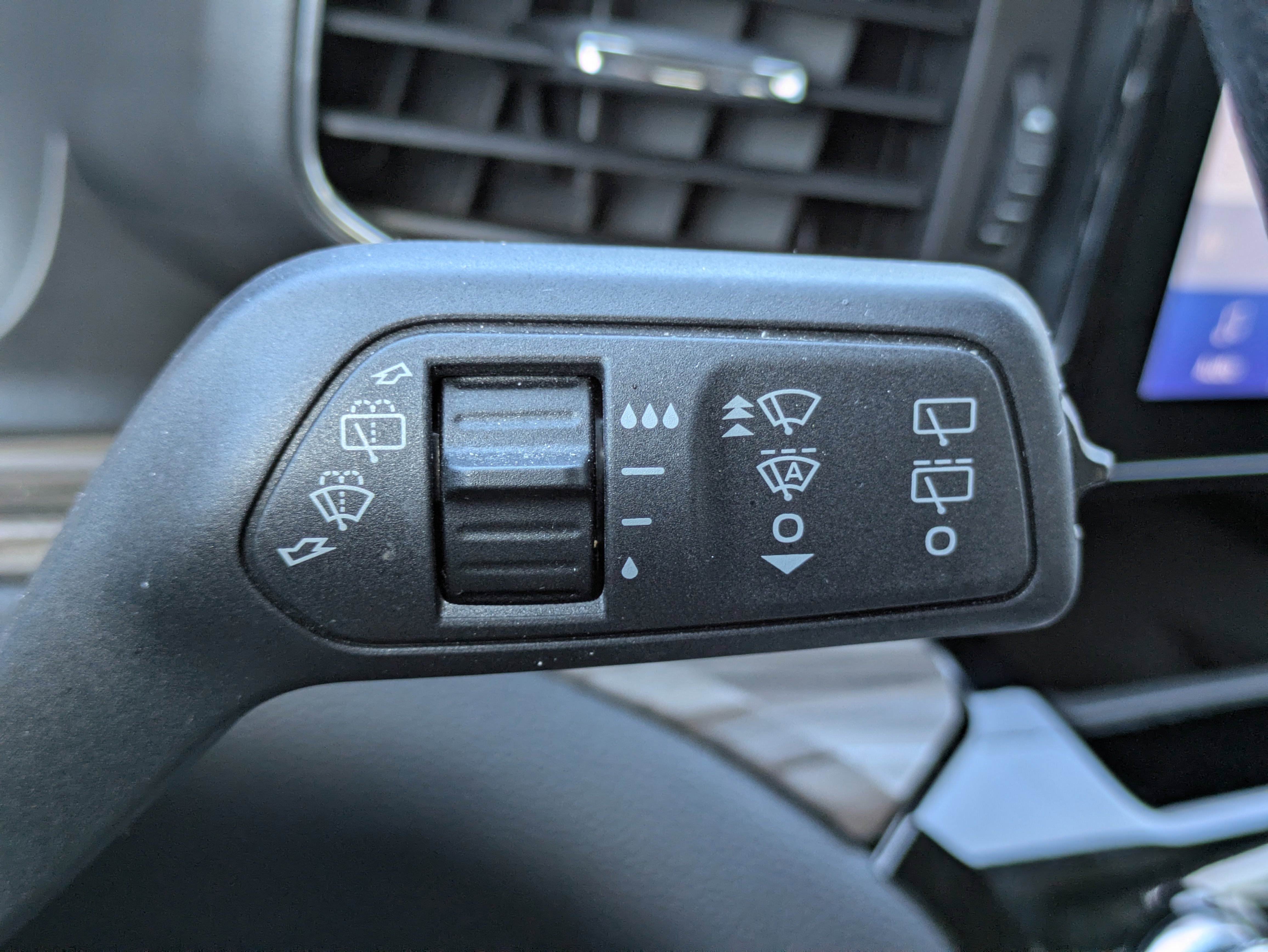 Used 2023 Ford Explorer Limited image 28