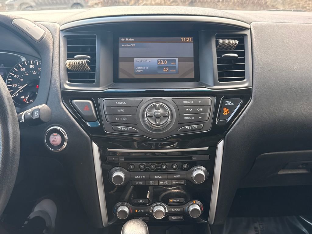 Used 2016 Nissan Pathfinder SV image 33