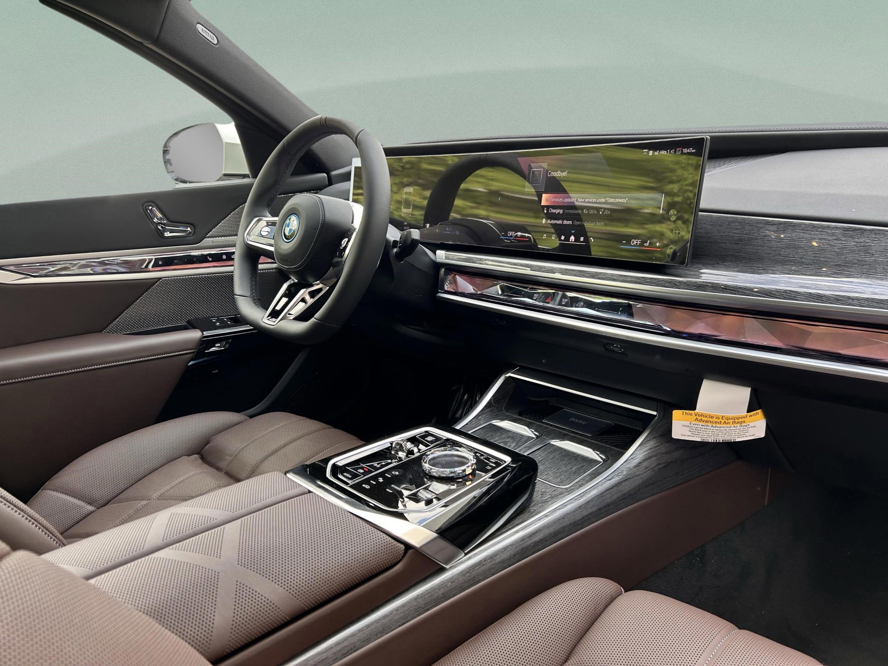 Used 2025 BMW 750e xDrive w/ Executive Package image 33