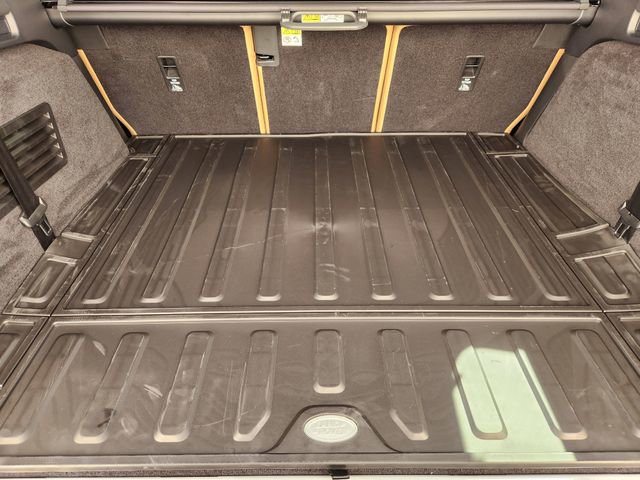 Used 2026 Land Rover Discovery Limited Edition image 22