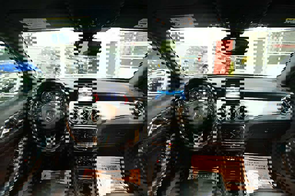 Used 2020 Mercedes-Benz GLA 250 4MATIC image 25