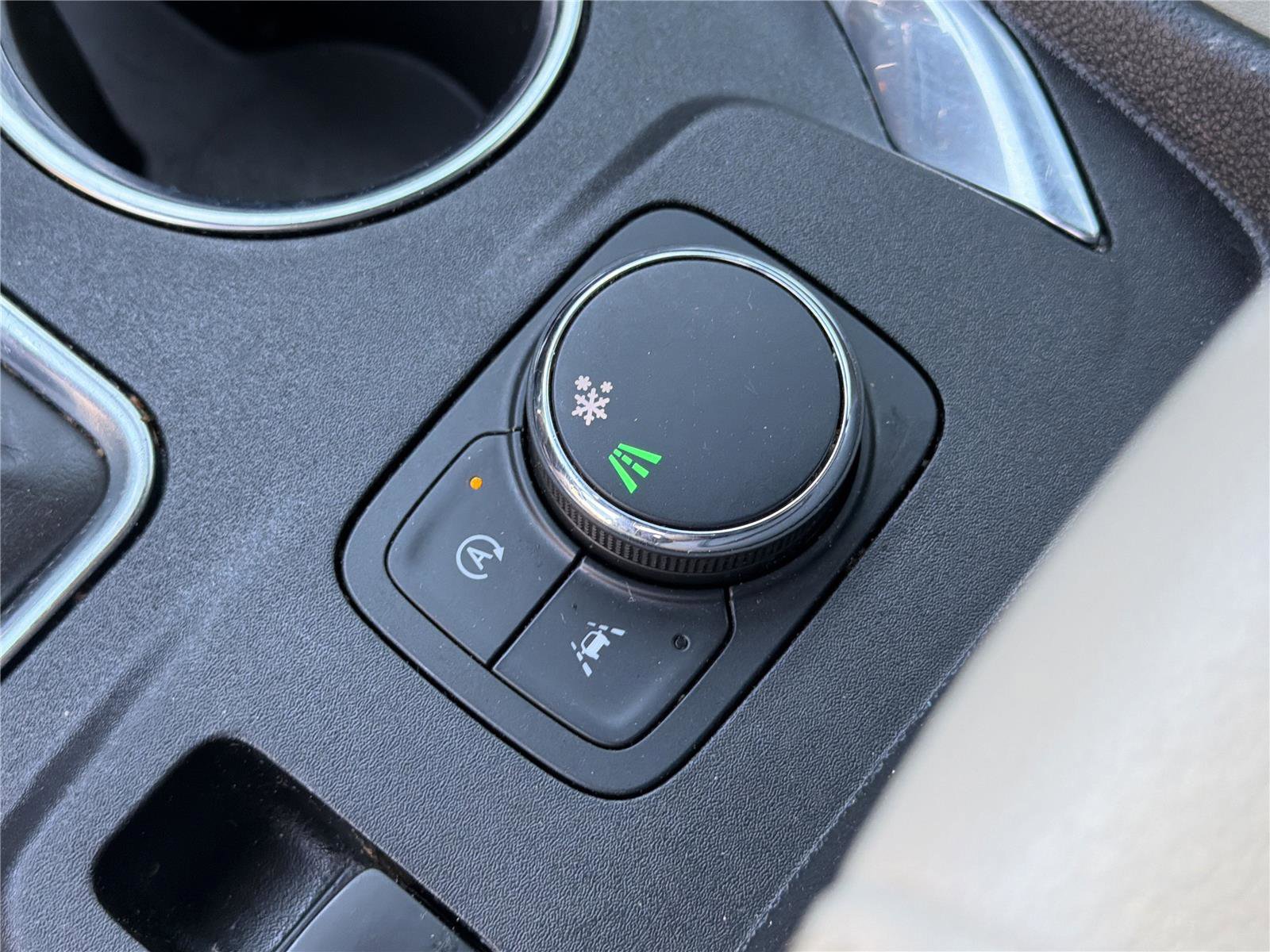 Used 2022 Chevrolet Traverse LS FWD image 31