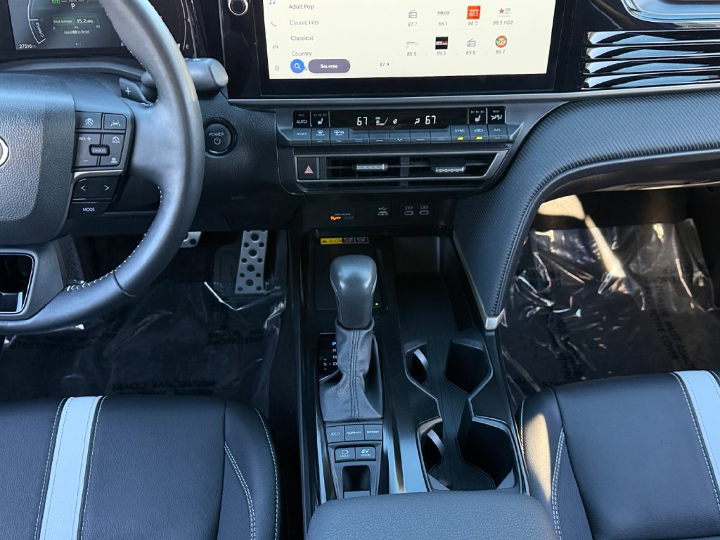 Used 2025 Toyota Camry SE w/ Multimedia Upgrade Package AWD/4WD image 12