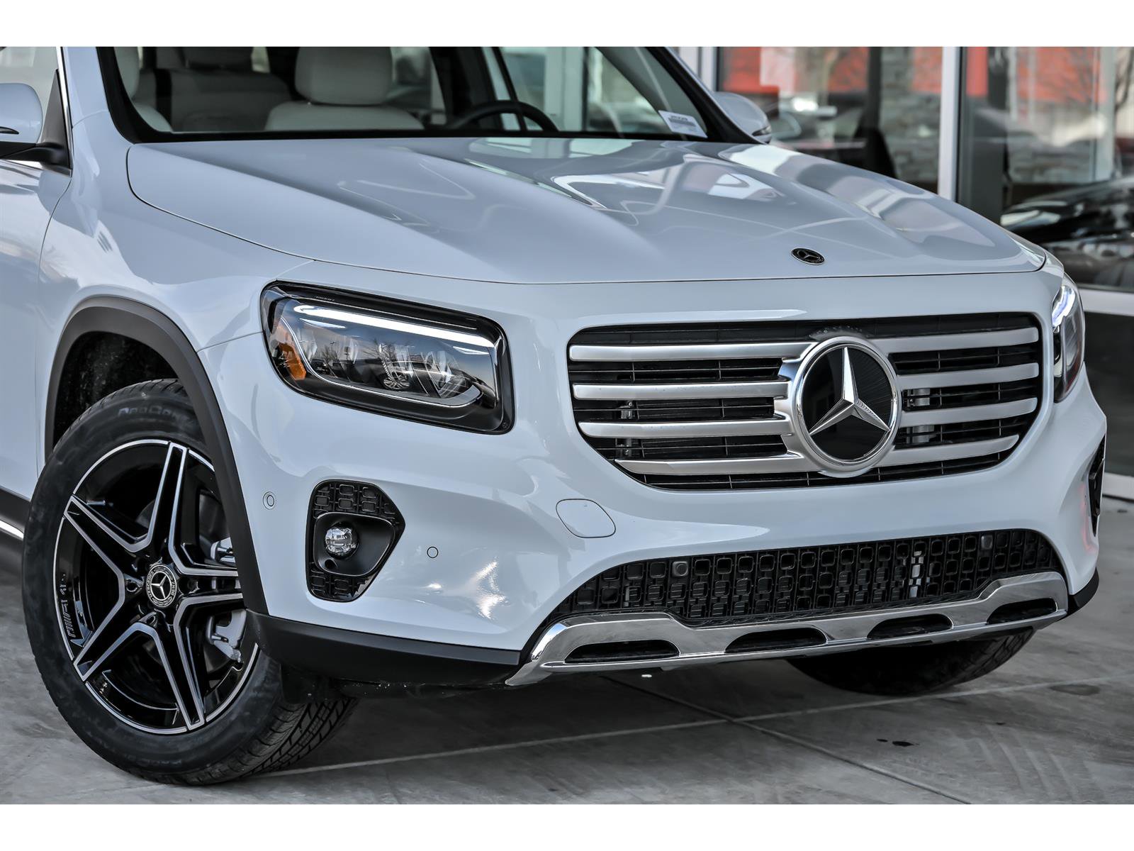 New 2026 Mercedes-Benz GLB 250 4MATIC image 2