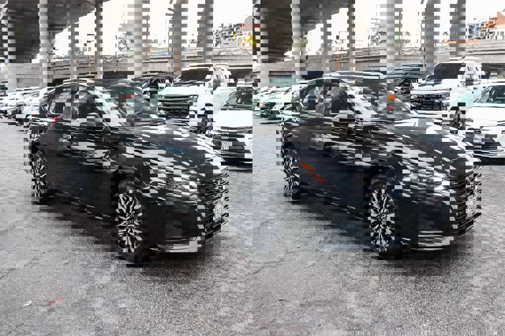 Used 2024 Nissan Altima 2.5 SV image 3