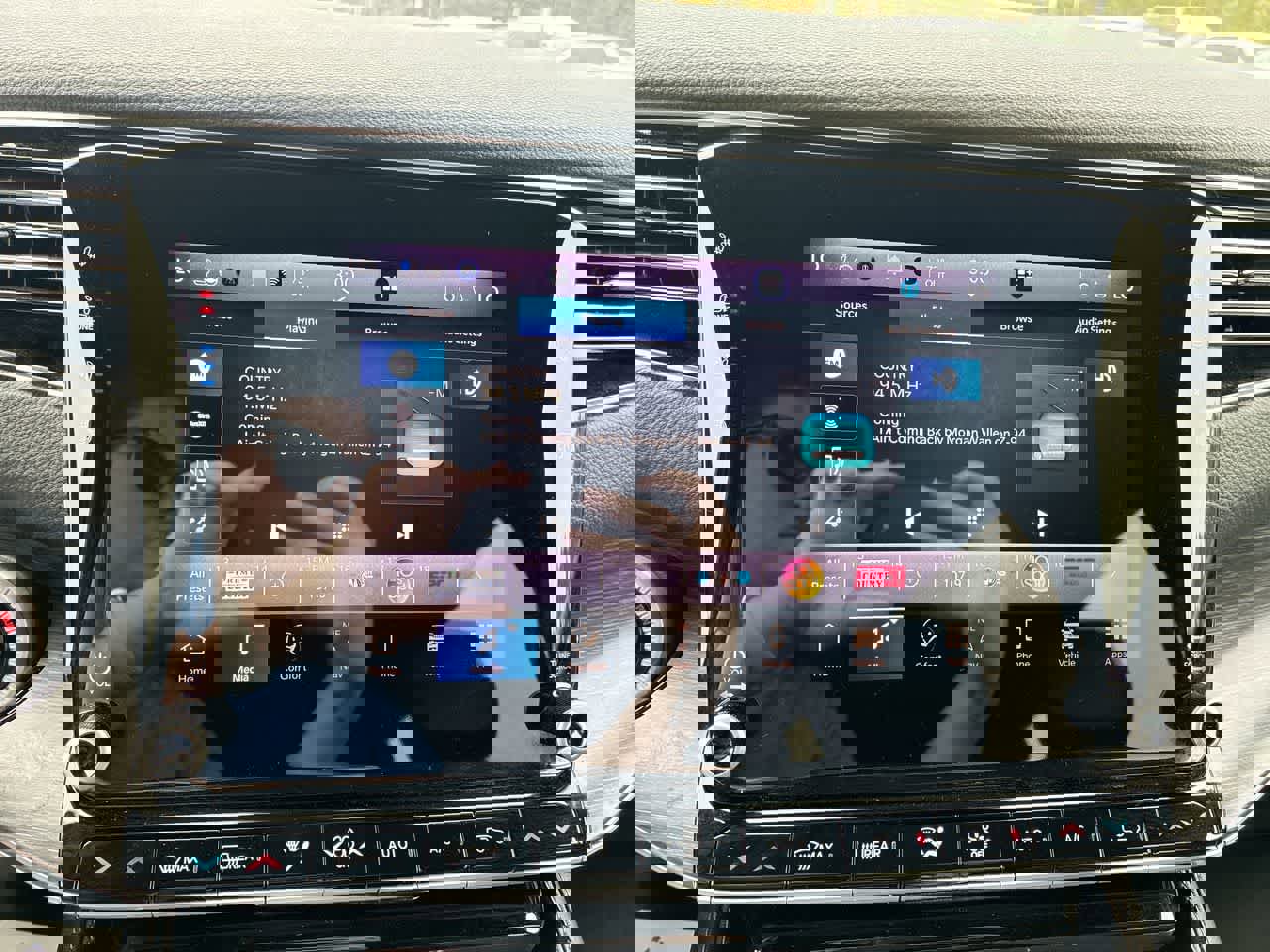 Used 2024 Jeep Wagoneer Series II w/ Flexible Seating Group image 13