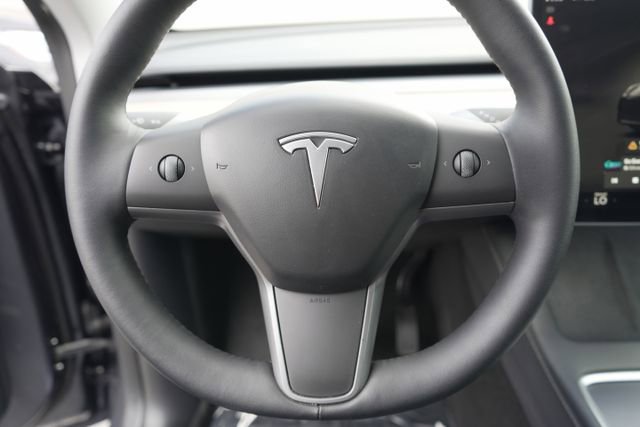 Used 2023 Tesla Model Y Long Range AWD/4WD image 7
