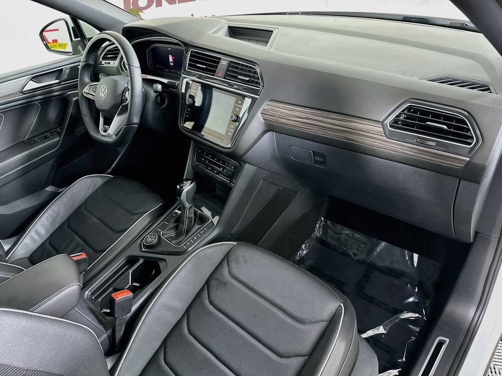 Used 2024 Volkswagen Tiguan SEL R-Line AWD/4WD image 32