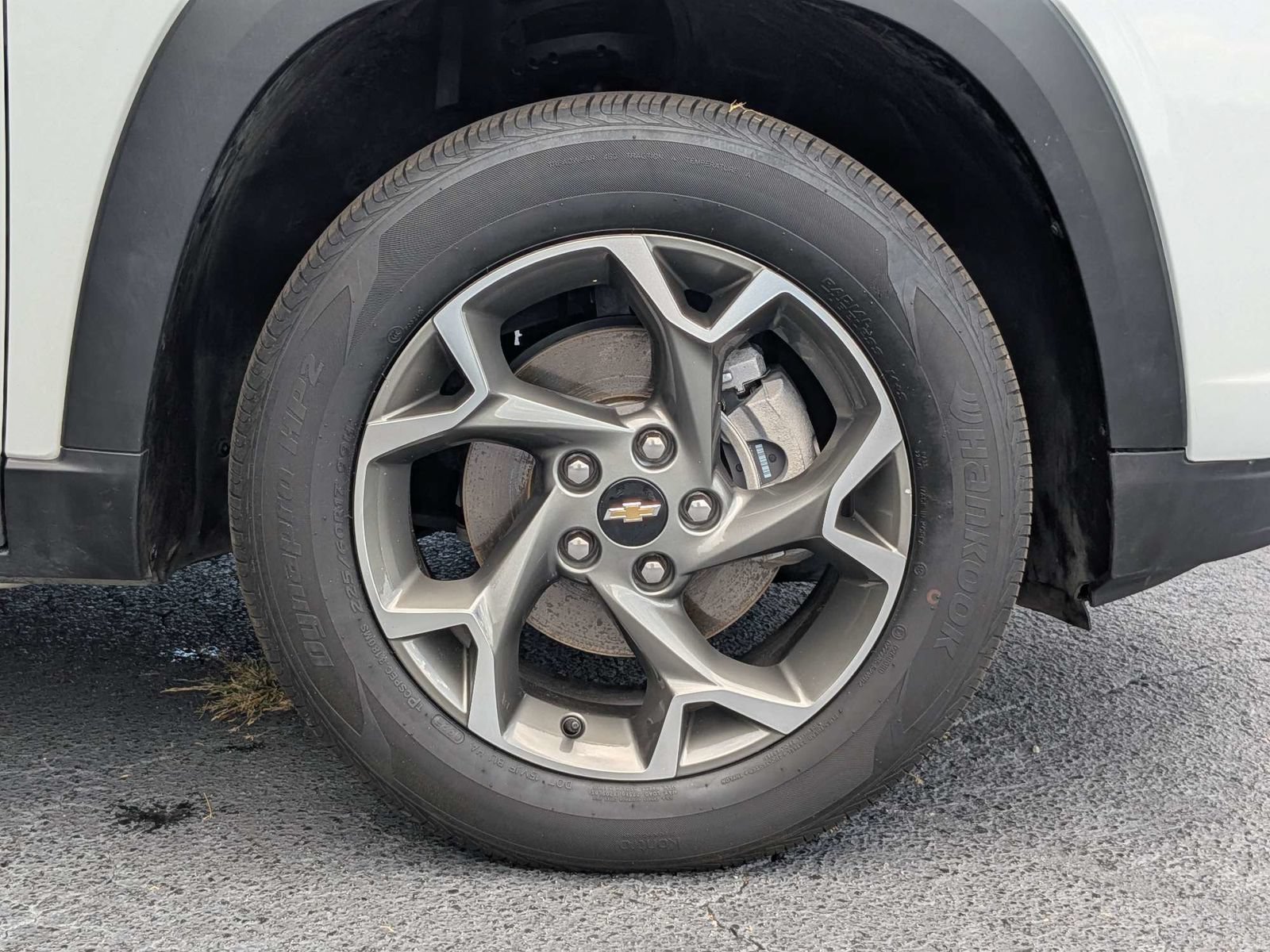 Used 2025 Chevrolet Trax LT FWD image 10