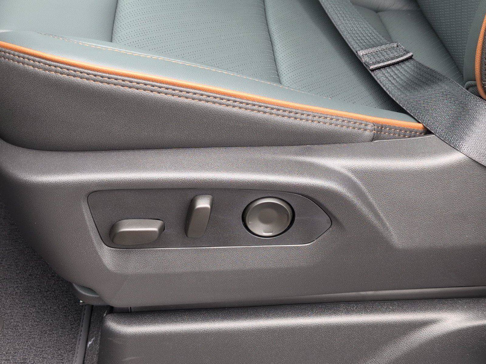 New 2026 GMC Yukon XL AT4 w/ AT4 Premium Plus Package AWD/4WD image 19