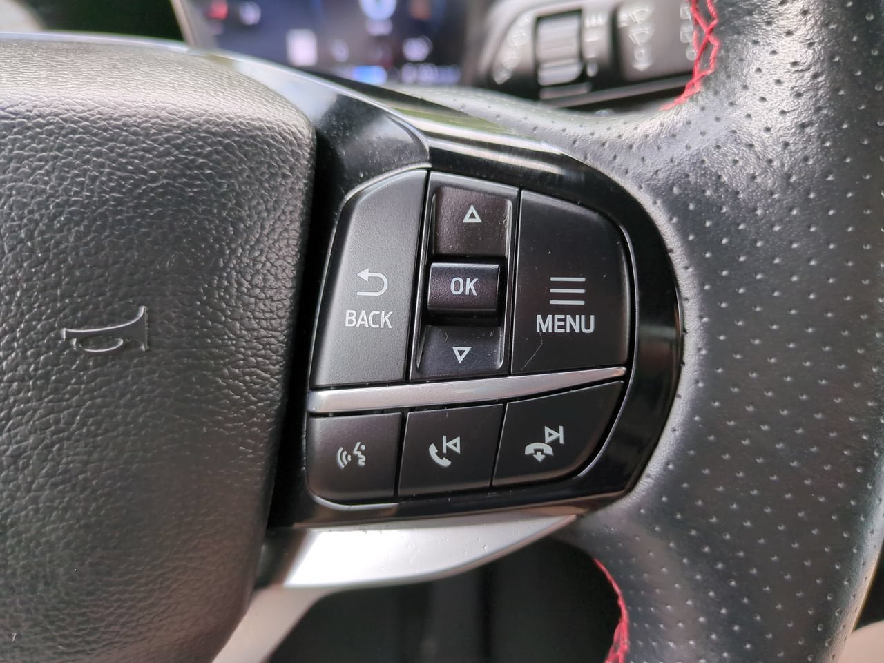 Used 2025 Ford Explorer ST-Line w/ ST-Line Street Pack AWD/4WD image 25