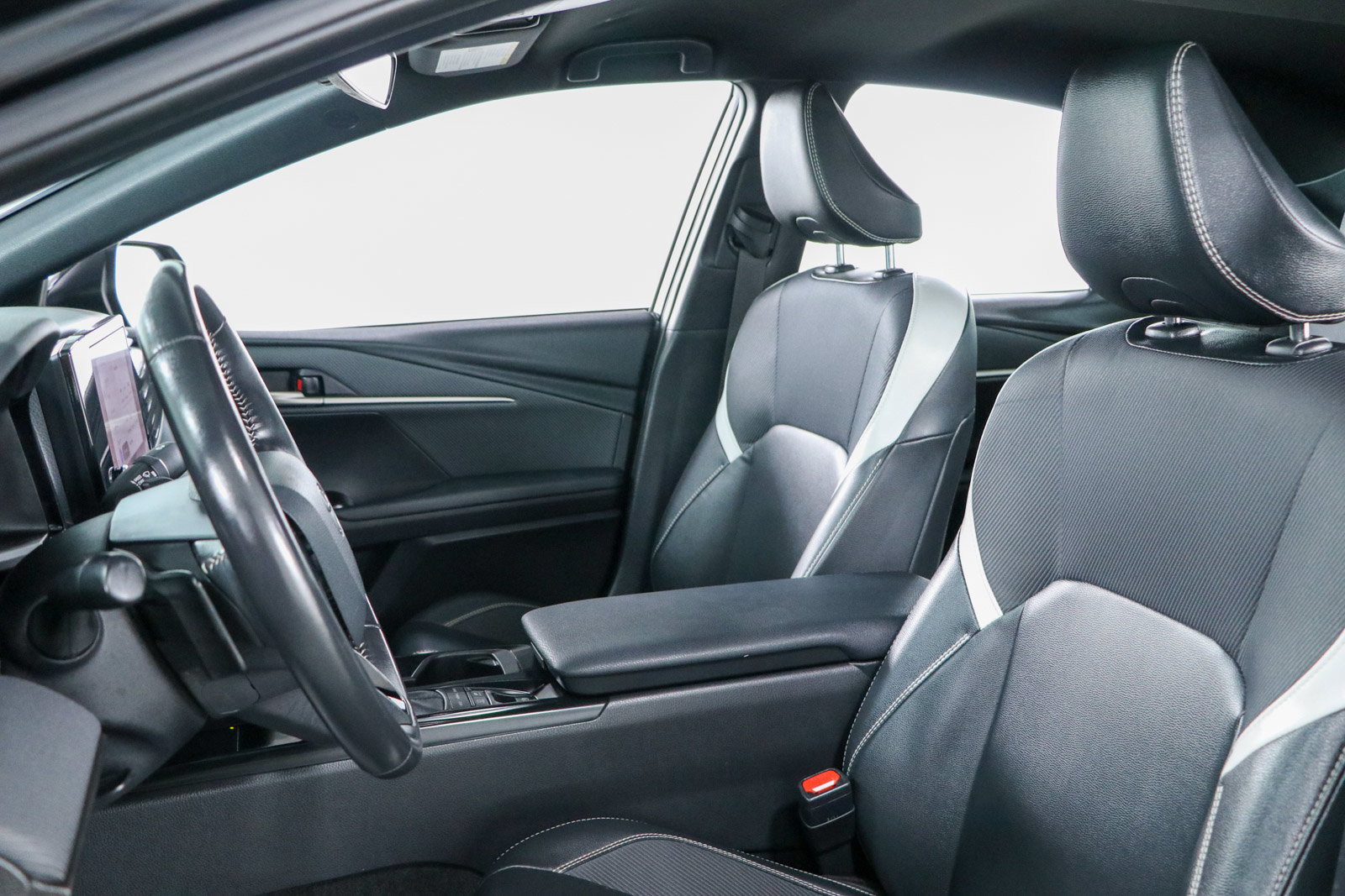 Used 2025 Toyota Camry SE FWD image 23