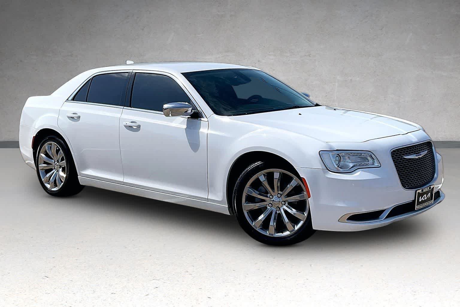 Used 2018 Chrysler 300 Touring w/ Chrome Appearance Package RWD image 19