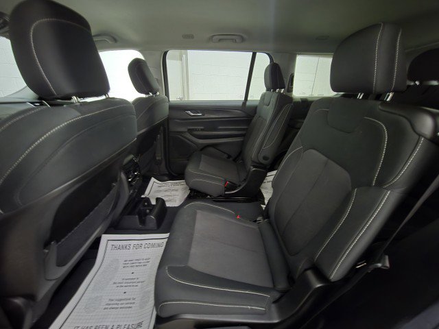 Used 2023 Jeep Grand Cherokee L Laredo image 12