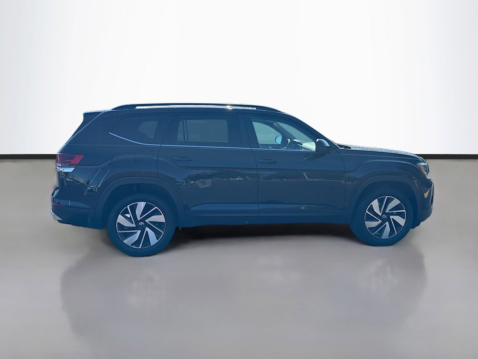 Used 2025 Volkswagen Atlas SE AWD/4WD image 8