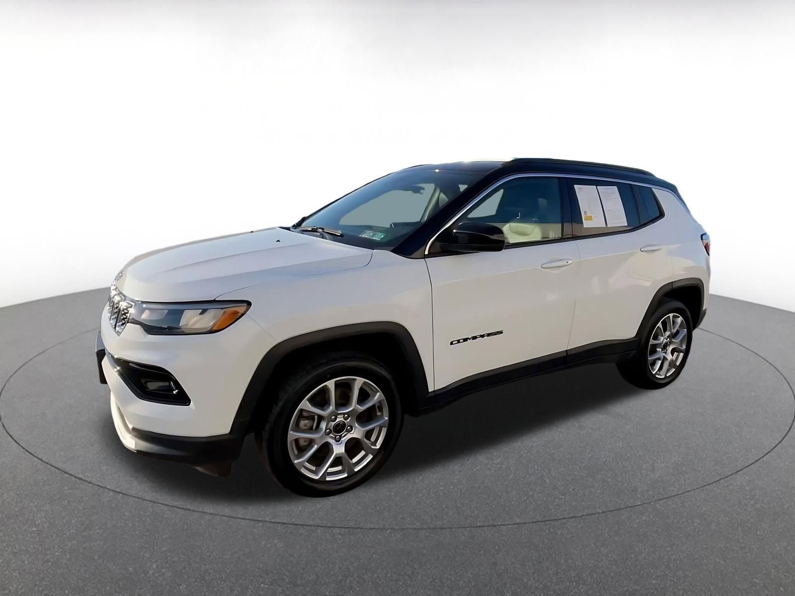 Used 2025 Jeep Compass Limited image 7
